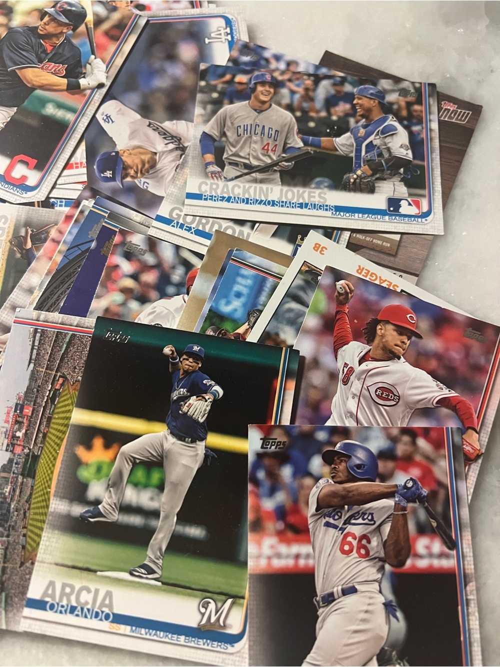 Assorted Baseball Trading Cards - Multi-Color Lot - Picture 2 of 8
